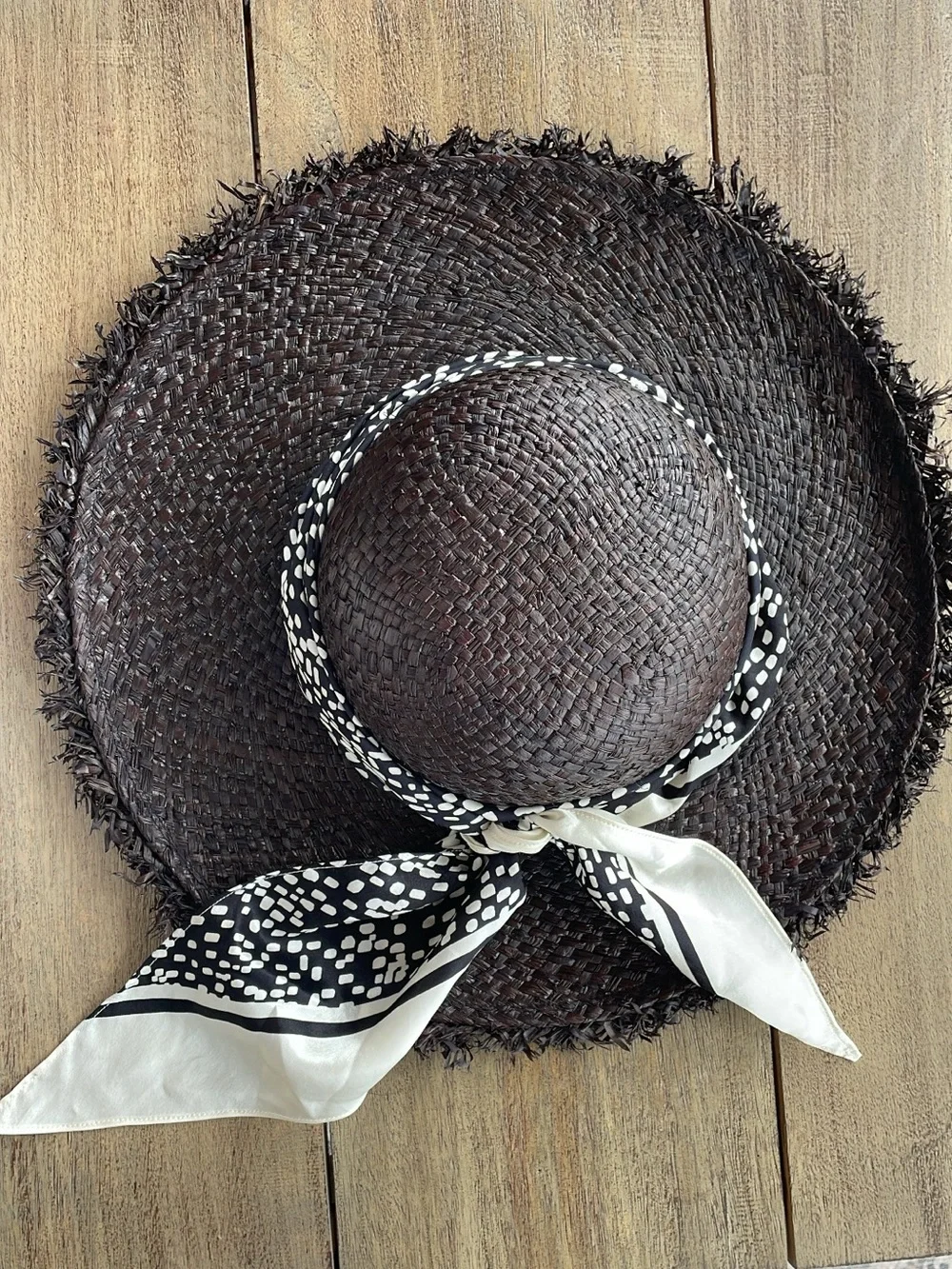 Vineyard vines  Black Raffia Straw Wide-Brimmed Hat + 100% SILK Scarf